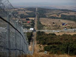 Bulgaria dựng hàng rào thép gai